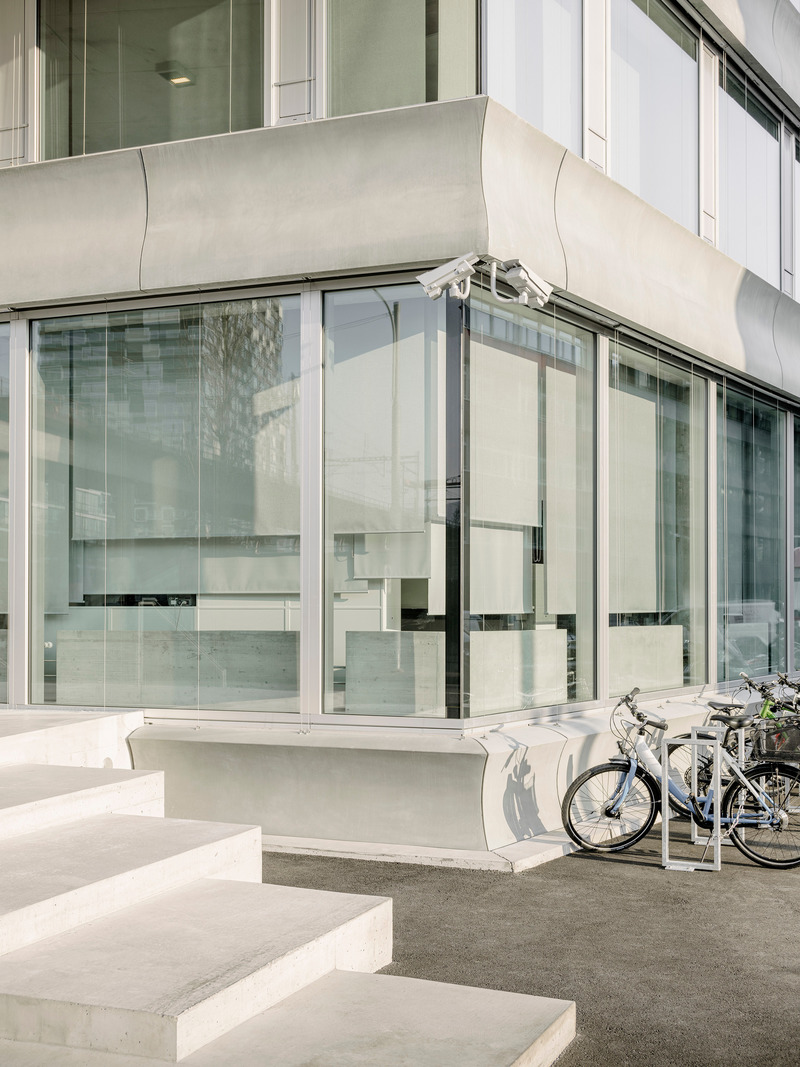 Dossier de presse | 6570-01 - Communiqué de presse | Criminal Investigation Department, City of Zurich - Penzel Valier - Architecture institutionnelle - The facade is highlighted by concrete elements with plastic shape and smooth surface finish <br style=""> - Crédit photo : Bruno Augsburger
