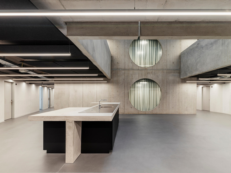 Dossier de presse | 6570-01 - Communiqué de presse | Criminal Investigation Department, City of Zurich - Penzel Valier - Architecture institutionnelle -  Meeting area within the atrium<br style="">  - Crédit photo : Bruno Augsburger