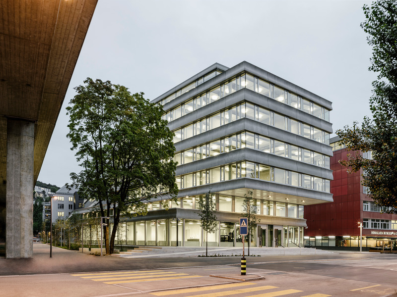 Dossier de presse | 6570-01 - Communiqué de presse | Criminal Investigation Department, City of Zurich - Penzel Valier - Architecture institutionnelle - Main entrance Criminal Investigation Department<br style=""> - Crédit photo : Bruno Augsburger