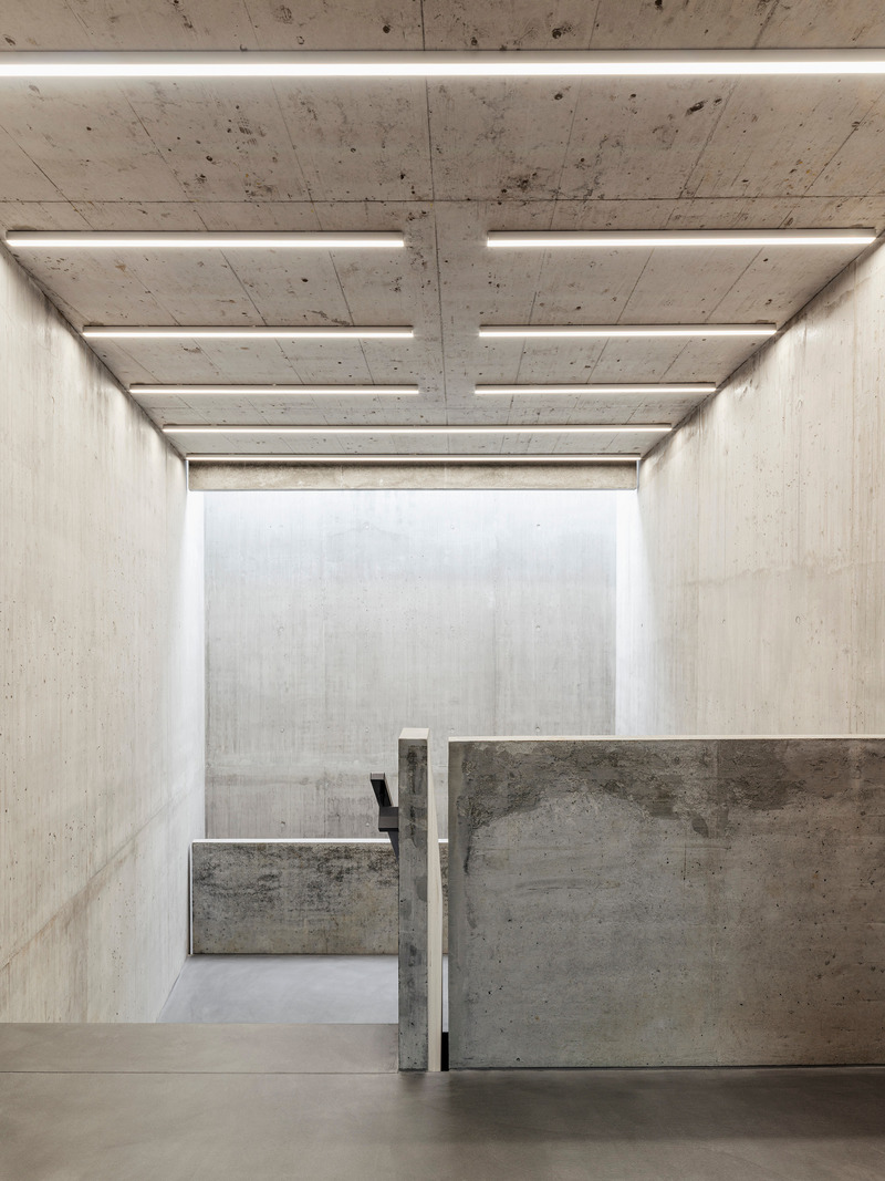 Dossier de presse | 6570-01 - Communiqué de presse | Criminal Investigation Department, City of Zurich - Penzel Valier - Architecture institutionnelle - Concrete staircase - Crédit photo : Bruno Augsburger