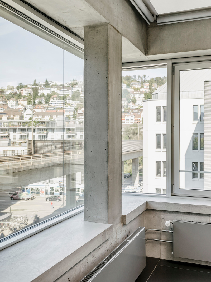 Dossier de presse | 6570-01 - Communiqué de presse | Criminal Investigation Department, City of Zurich - Penzel Valier - Architecture institutionnelle - Corner detail within an office spaces<br>  - Crédit photo : Bruno Augsburger<br style="">