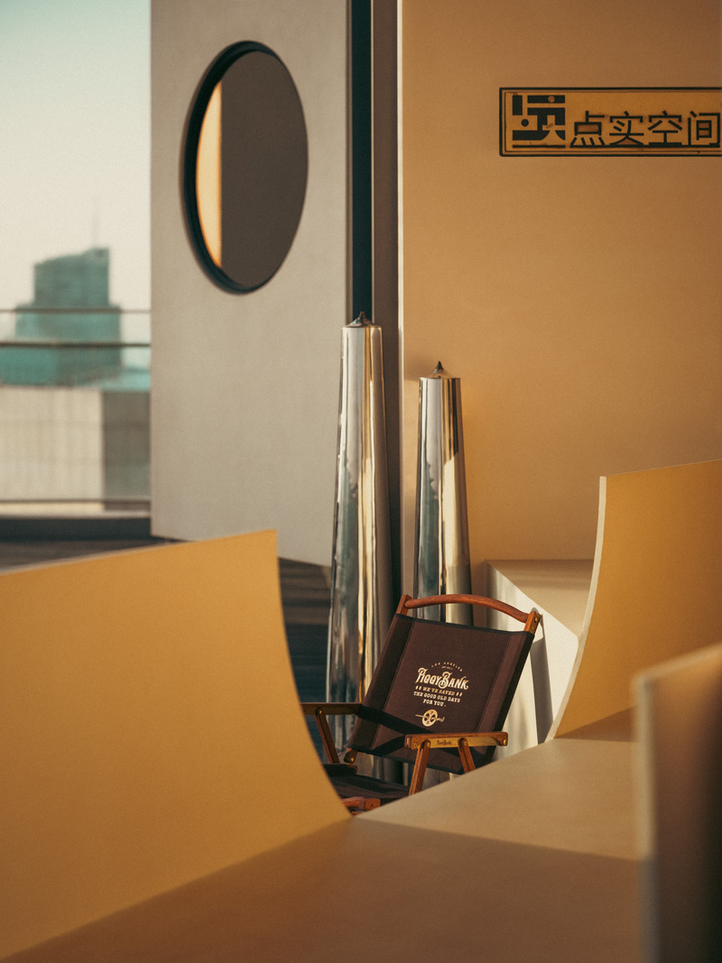 Dossier de presse | 5630-05 - Communiqué de presse | Zhiwai — An Office with the Best Rooftop Terrace Offers Amazing City Views and a Space to Relax - DSArchstudios - Design d’intérieur commercial - Crédit photo : <p class="">STUDIO TEN / Tan Xiao</p>