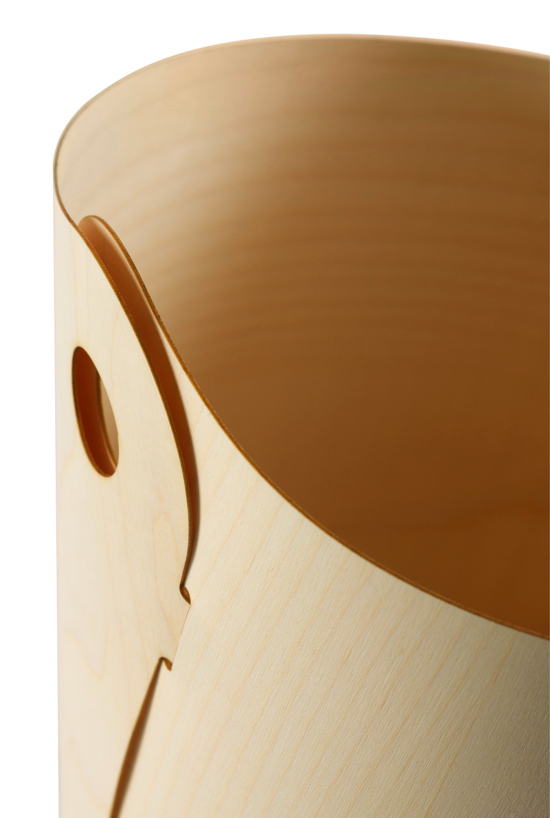 Dossier de presse | 4232-16 - Communiqué de presse | Zilio A&C’s Intelligent, Refined, and Sustainable Design Offers Perfect Ideas for the Upcoming Holidays - Zilio A&C - Produit - DOVE, Waste paper basket by Tomoko Azumi - detail - Crédit photo : Courtesy Zilio A&amp;C