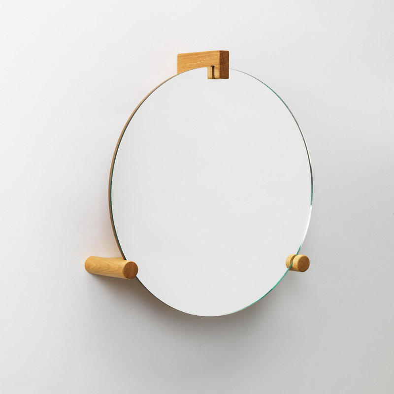 Dossier de presse | 4232-16 - Communiqué de presse | Zilio A&C’s Intelligent, Refined, and Sustainable Design Offers Perfect Ideas for the Upcoming Holidays - Zilio A&C - Produit - JUNE, wall-mounted mirror by Simon Kämpfer - Crédit photo :  Credits Matevz-Paternoster 