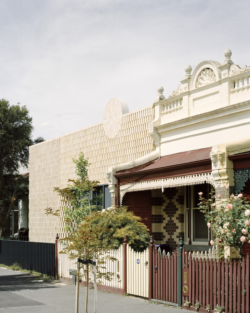 Dossier de presse | 4709-01 - Communiqué de presse | Dezeen Awards 2022 Announces World's Best Buildings Across Architecture Categories - Dezeen - Concours - Above: 8 Yard House, Melbourne, Australia by Studio Bright - Crédit photo : Studio Bright