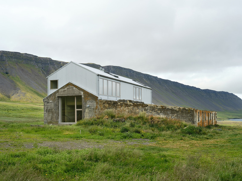 Dossier de presse | 4709-01 - Communiqué de presse | Dezeen Awards 2022 Announces World's Best Buildings Across Architecture Categories - Dezeen - Concours - Hlöduberg Artist Studio, Dalabyggð, Iceland by Studio Bua - Crédit photo : Studio Bua