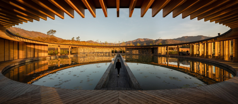 Dossier de presse | 4709-01 - Communiqué de presse | Dezeen Awards 2022 Announces World's Best Buildings Across Architecture Categories - Dezeen - Concours - <p class="">Valle San Nicolás Clubhouse, Valle de Bravo, Mexico, by Sordo Madaleno Arquitectos</p> - Crédit photo : Sordo Madaleno Arquitectos