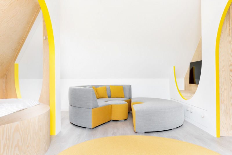 Dossier de presse | 4709-02 - Communiqué de presse | Dezeen Awards 2022 Reveals World's Best Interiors Across Interiors Categories - Dezeen - Concours - <p class="">Relaxing Geometry with Pops of Yellow by Van Staeyen Interieur Architecten</p> - Crédit photo : Van Staeyen Interieur Architecten