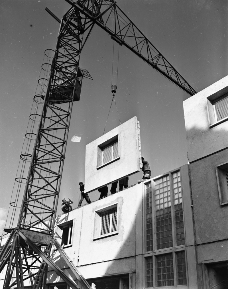 Dossier de presse | 748-45 - Communiqué de presse | Regard historique sur l’impact de la préfabrication dans l’architecture au Centre de design de l’UQAM - Centre de design de l'UQAM - Architecture institutionnelle - <p class="">Procédé Camus™ Procédé de construction pour panneaux en béton armé. Raymond Camus – FR brevet 1009676 (1954)</p> - Crédit photo : Avec l’aimable autorisation de US National Archives<span lang="FR"></span>