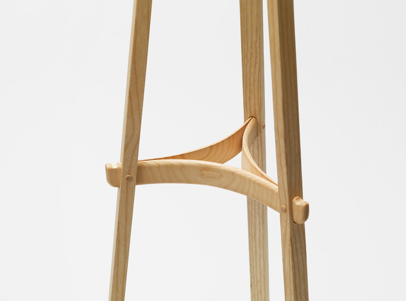 Dossier de presse | 4232-16 - Communiqué de presse | Zilio A&C’s Intelligent, Refined, and Sustainable Design Offers Perfect Ideas for the Upcoming Holidays - Zilio A&C - Produit - LEEK, coat rack by Studio Mentsen - Crédit photo : Courtesy Zilio A&amp;C