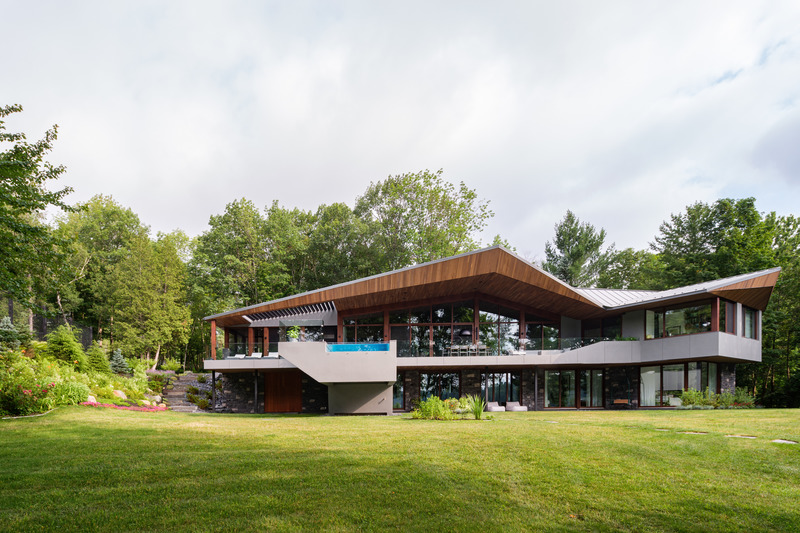 Press kit | 880-17 - Press release | Memphremagog Lake Residence - MU Architecture - Residential Architecture - Photo credit: Ulysse Lemerise Bouchard