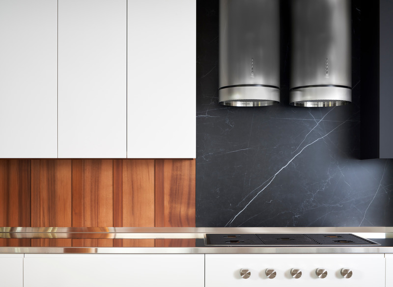 Dossier de presse | 2942-03 - Communiqué de presse | Muskoka Cottage - Reigo & Bauer - Design d’intérieur résidentiel - <p style=""> Kitchen Detail</p><p style=""><br></p><p style="">- Custom kitchen by Reigo &amp; Bauer with Renca + Heilimo<br style=""> </p> - Crédit photo :  Doublespace Photography<br> 