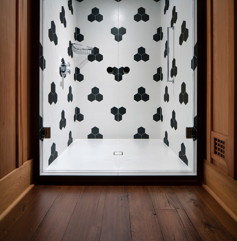 Dossier de presse | 2942-03 - Communiqué de presse | Muskoka Cottage - Reigo & Bauer - Design d’intérieur résidentiel - Guest Shower Detail<br style=""> - Crédit photo : Doublespace Photography