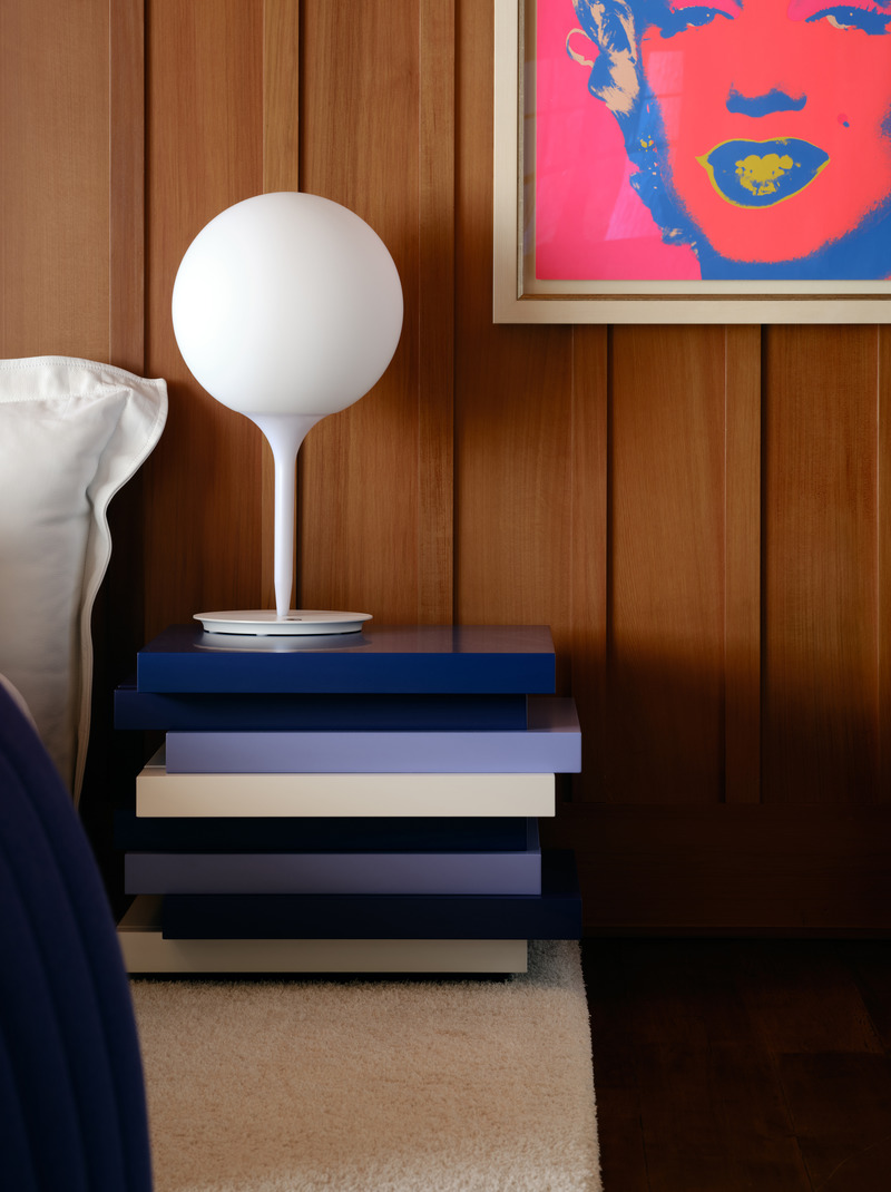 Dossier de presse | 2942-03 - Communiqué de presse | Muskoka Cottage - Reigo & Bauer - Design d’intérieur résidentiel - Custom Master Bedroom Nightstand<br> - Crédit photo : Doublespace Photography