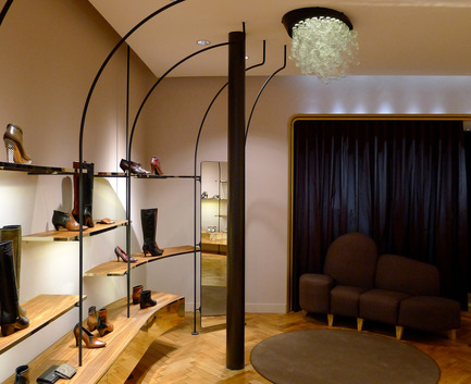 Dossier de presse | 897-01 - Communiqué de presse | Concept boutique / Karine Arabian - Joseph Grappin - Design d’intérieur commercial - Crédit photo : Joseph Grappin