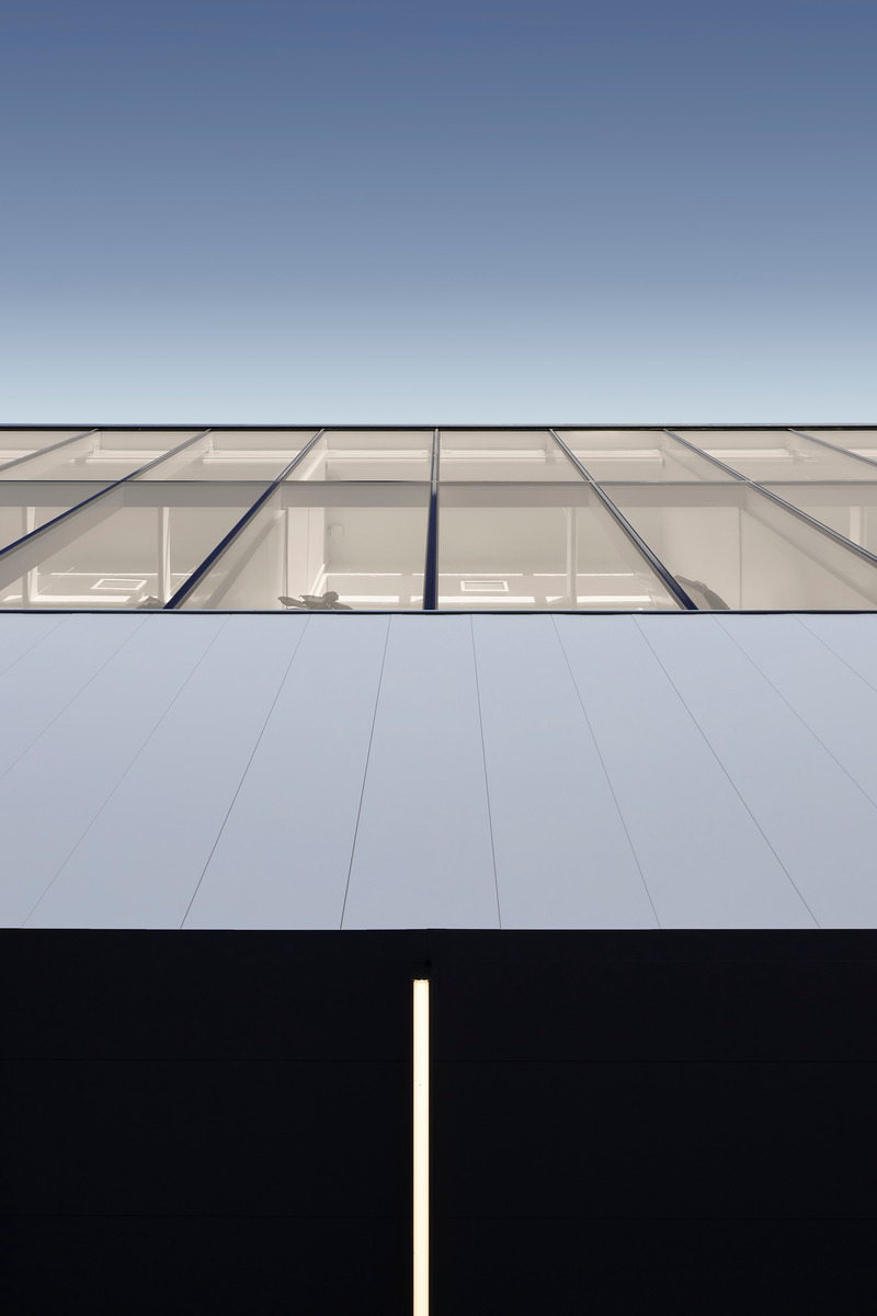 Dossier de presse | 1010-17 - Communiqué de presse | Clinique dentaireSt-Charles - Studio Jean Verville architectes - Architecture commerciale - Crédit photo : Maxime Brouillet