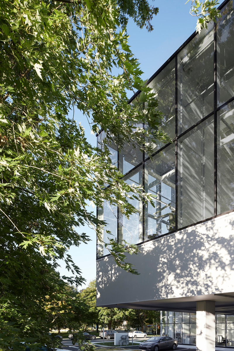 Dossier de presse | 1010-17 - Communiqué de presse | Clinique dentaireSt-Charles - Studio Jean Verville architectes - Architecture commerciale - Crédit photo : Maxime Brouillet