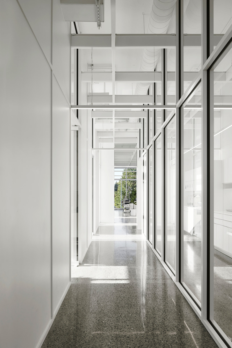 Dossier de presse | 1010-17 - Communiqué de presse | Clinique dentaireSt-Charles - Studio Jean Verville architectes - Architecture commerciale - Crédit photo : Maxime Brouillet