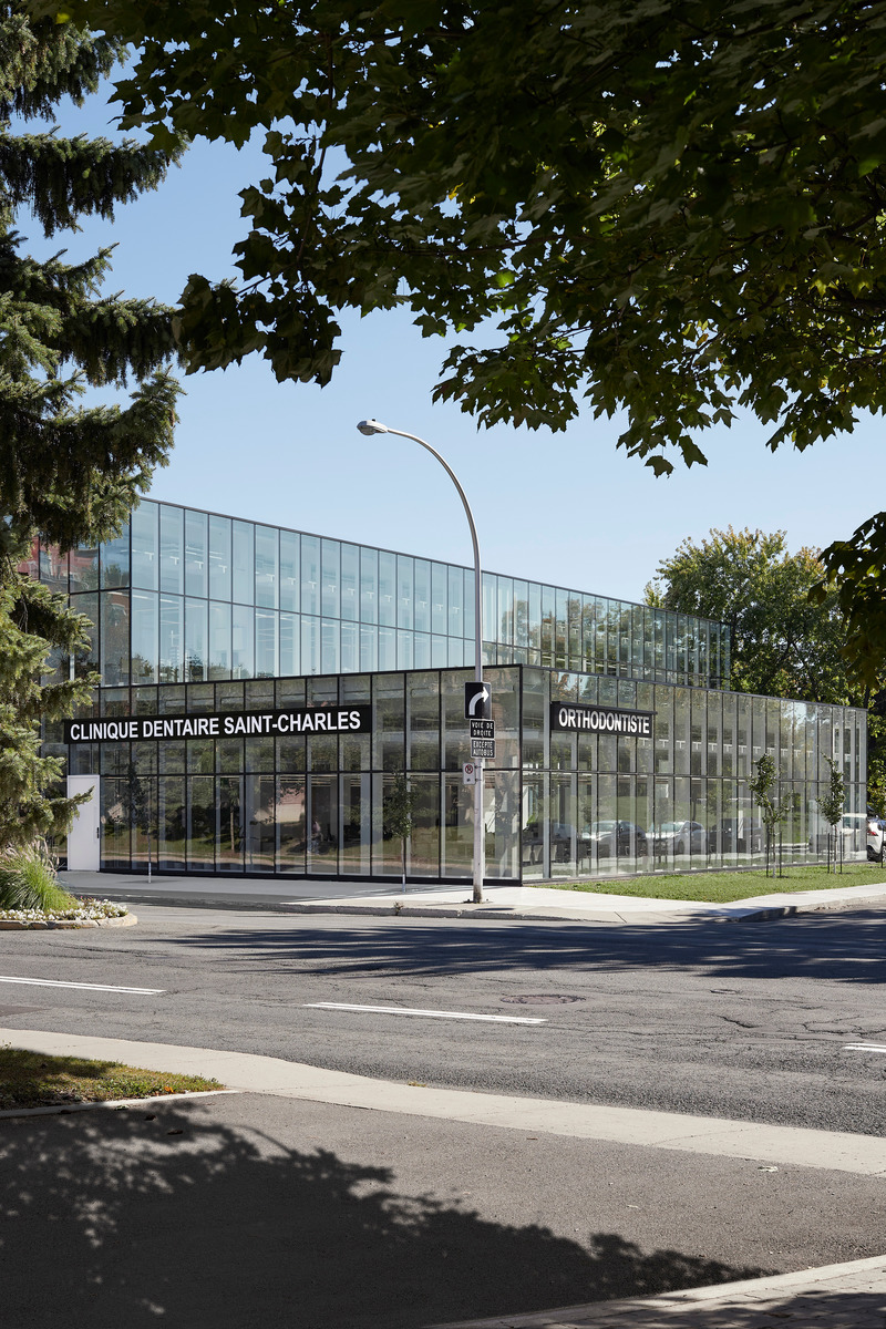 Dossier de presse | 1010-17 - Communiqué de presse | Clinique dentaireSt-Charles - Studio Jean Verville architectes - Architecture commerciale - Crédit photo : Maxime Brouillet