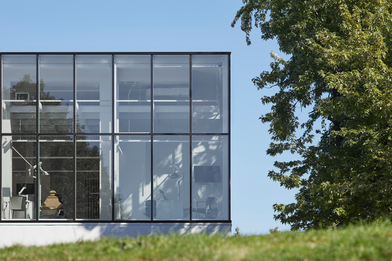 Dossier de presse | 1010-17 - Communiqué de presse | Clinique dentaireSt-Charles - Studio Jean Verville architectes - Architecture commerciale - Crédit photo : Maxime Brouillet