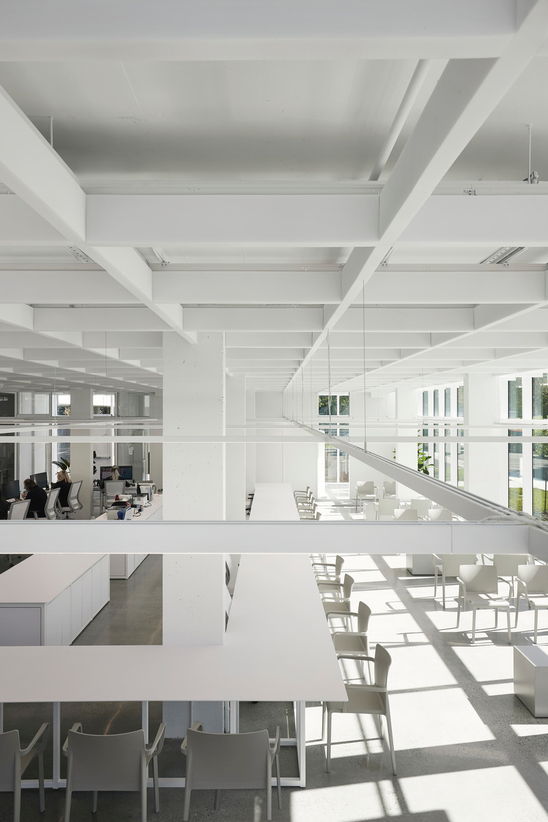 Dossier de presse | 1010-17 - Communiqué de presse | Clinique dentaireSt-Charles - Studio Jean Verville architectes - Architecture commerciale - Crédit photo : Maxime Brouillet