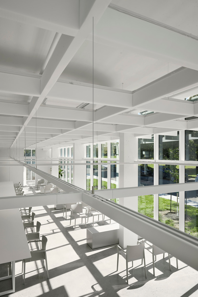 Dossier de presse | 1010-17 - Communiqué de presse | Clinique dentaireSt-Charles - Studio Jean Verville architectes - Architecture commerciale - Crédit photo : Maxime Brouillet