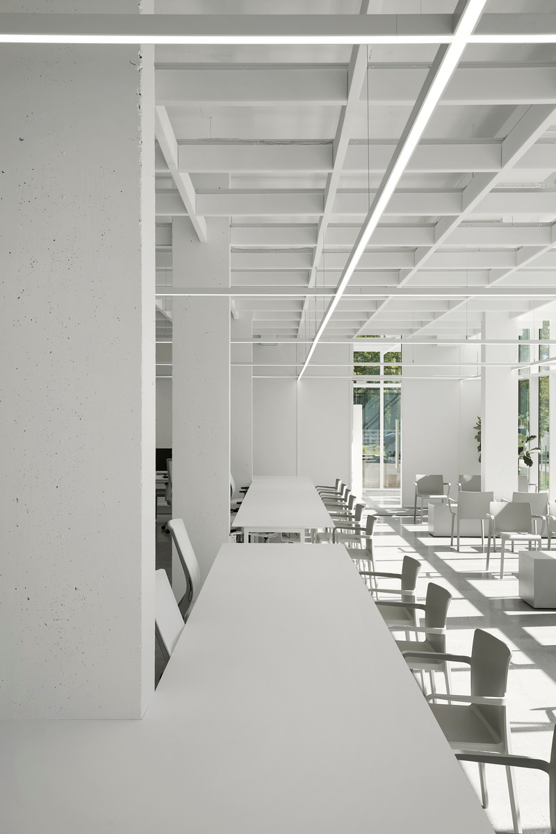 Dossier de presse | 1010-17 - Communiqué de presse | Clinique dentaireSt-Charles - Studio Jean Verville architectes - Architecture commerciale - Crédit photo : Maxime Brouillet