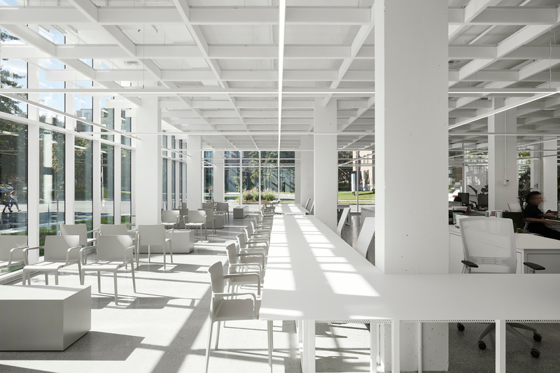 Dossier de presse | 1010-17 - Communiqué de presse | Clinique dentaireSt-Charles - Studio Jean Verville architectes - Architecture commerciale - Crédit photo : Maxime Brouillet