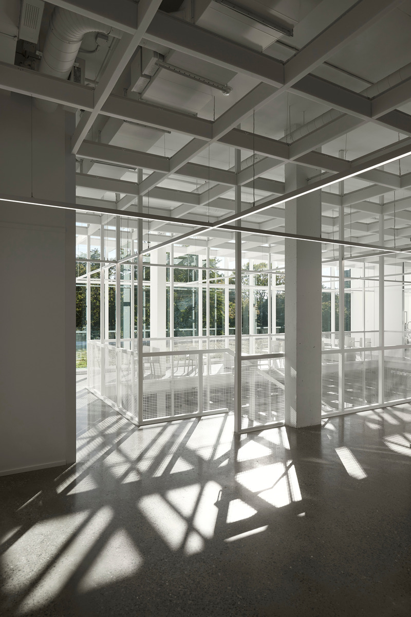 Dossier de presse | 1010-17 - Communiqué de presse | Clinique dentaireSt-Charles - Studio Jean Verville architectes - Architecture commerciale - Crédit photo : Maxime Brouillet