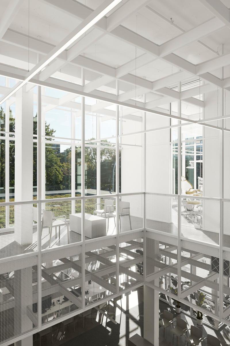 Dossier de presse | 1010-17 - Communiqué de presse | Clinique dentaireSt-Charles - Studio Jean Verville architectes - Architecture commerciale - Crédit photo : Maxime Brouillet