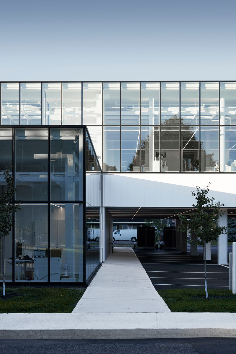 Dossier de presse | 1010-17 - Communiqué de presse | Clinique dentaireSt-Charles - Studio Jean Verville architectes - Architecture commerciale - Crédit photo : Maxime Brouillet