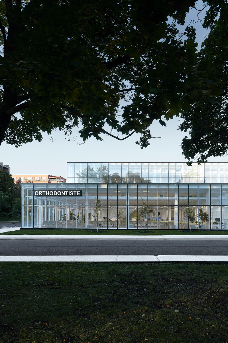 Dossier de presse | 1010-17 - Communiqué de presse | Clinique dentaireSt-Charles - Studio Jean Verville architectes - Architecture commerciale - Crédit photo : Maxime Brouillet