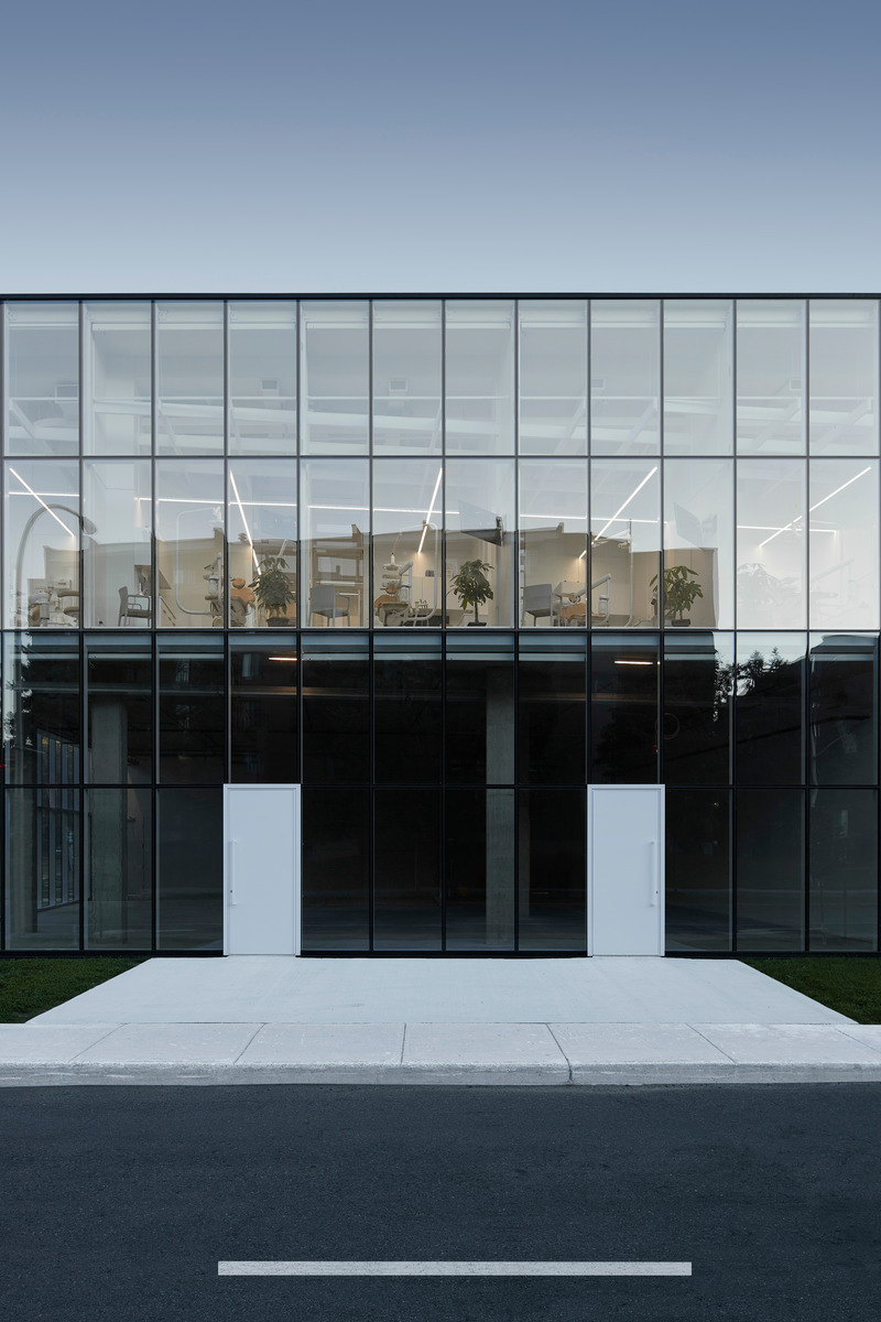 Dossier de presse | 1010-17 - Communiqué de presse | Clinique dentaireSt-Charles - Studio Jean Verville architectes - Architecture commerciale - Crédit photo : Maxime Brouillet