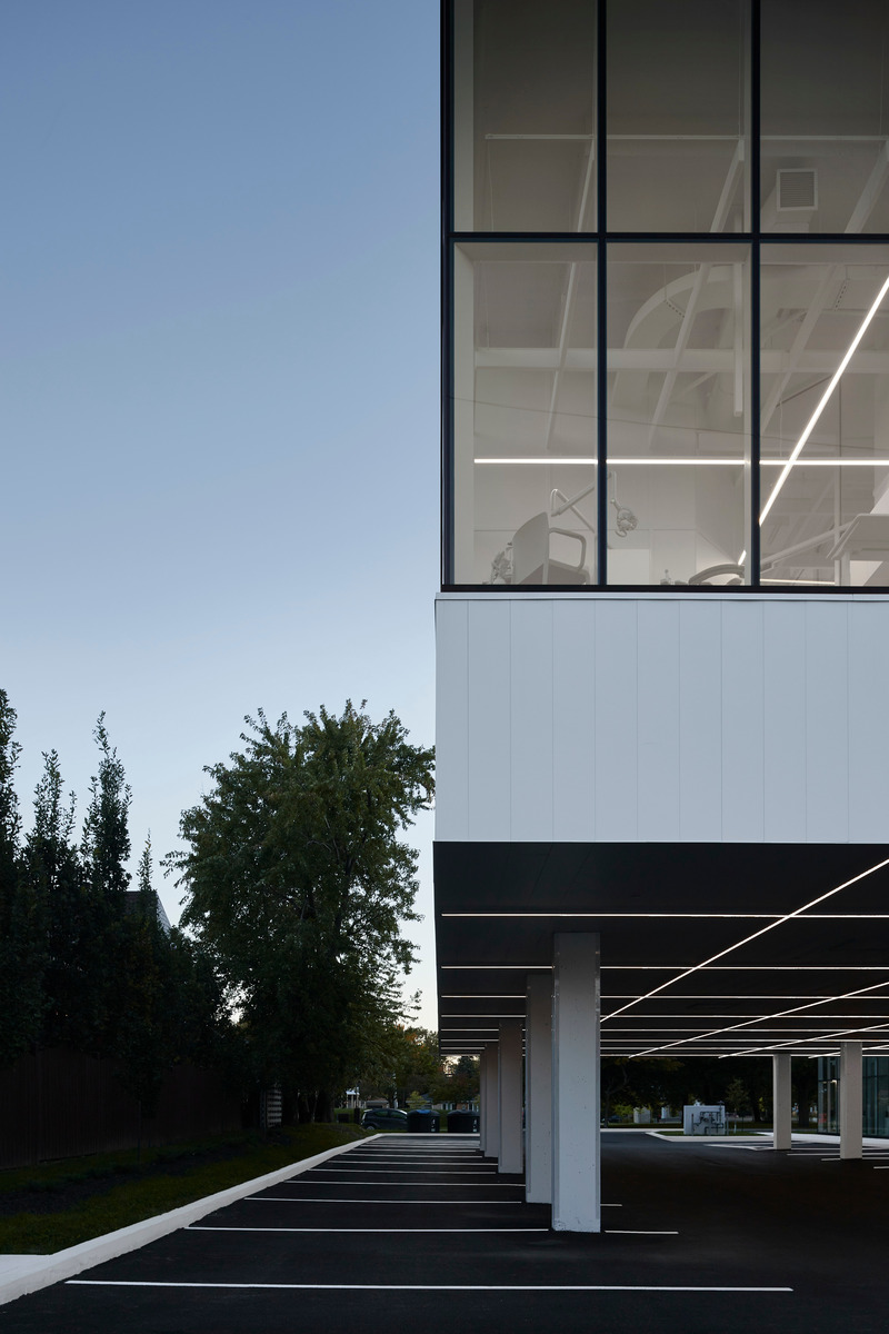 Dossier de presse | 1010-17 - Communiqué de presse | Clinique dentaireSt-Charles - Studio Jean Verville architectes - Architecture commerciale - Crédit photo : Maxime Brouillet