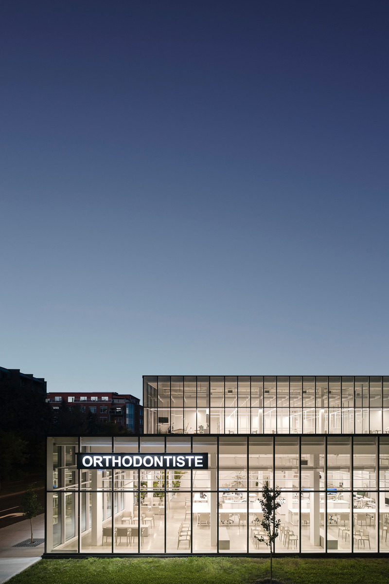 Dossier de presse | 1010-17 - Communiqué de presse | Clinique dentaireSt-Charles - Studio Jean Verville architectes - Architecture commerciale - Crédit photo : Maxime Brouillet
