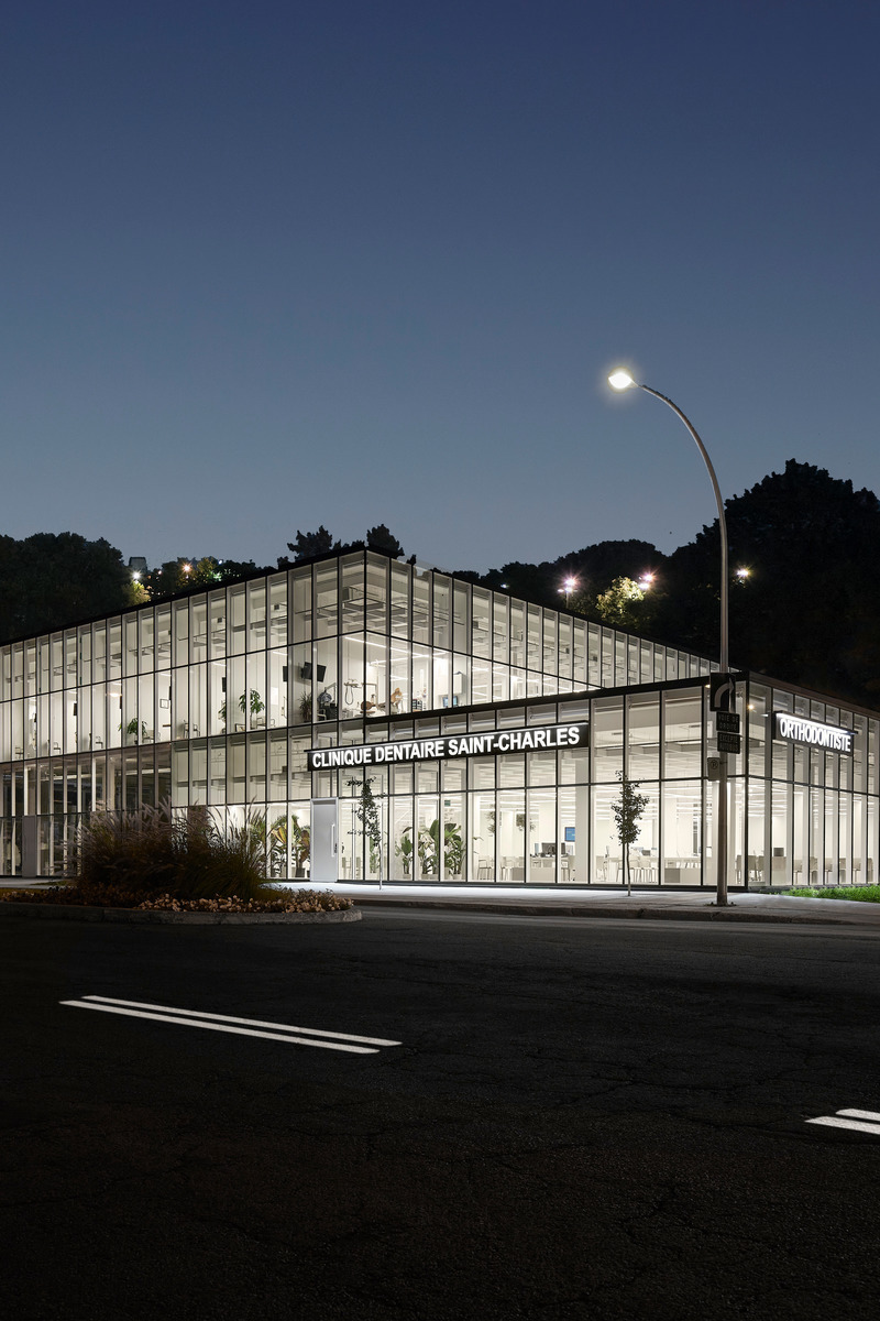 Dossier de presse | 1010-17 - Communiqué de presse | Clinique dentaireSt-Charles - Studio Jean Verville architectes - Architecture commerciale - Crédit photo : Maxime Brouillet
