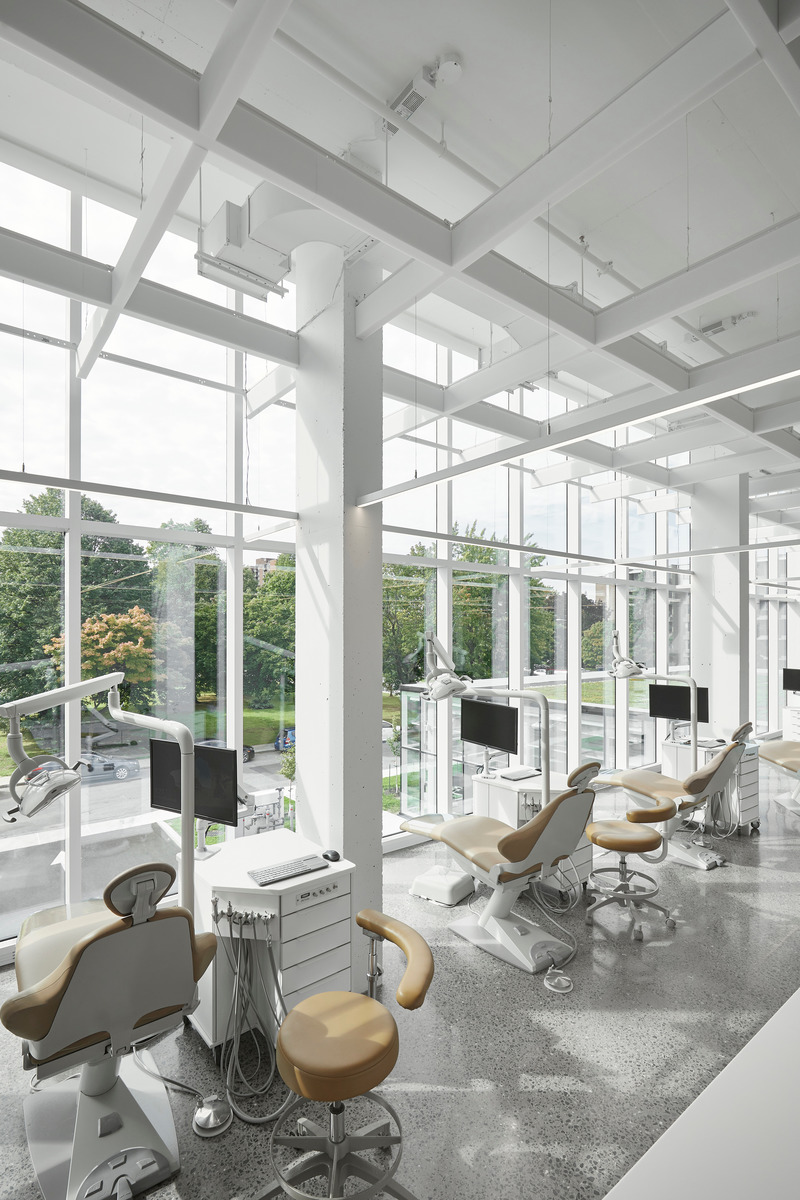 Dossier de presse | 1010-17 - Communiqué de presse | Clinique dentaireSt-Charles - Studio Jean Verville architectes - Architecture commerciale - Crédit photo : Maxime Brouillet