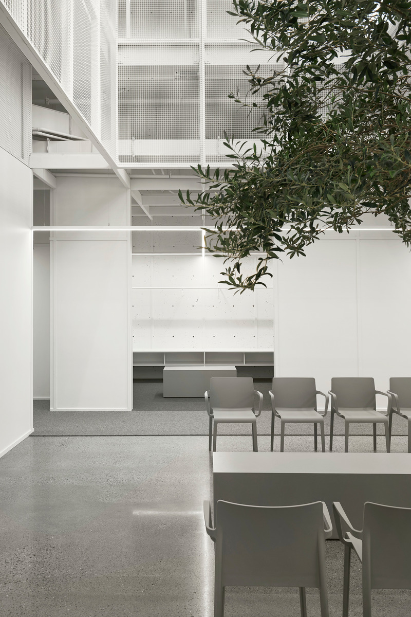 Dossier de presse | 1010-17 - Communiqué de presse | Clinique dentaireSt-Charles - Studio Jean Verville architectes - Architecture commerciale - Crédit photo : Maxime Brouillet