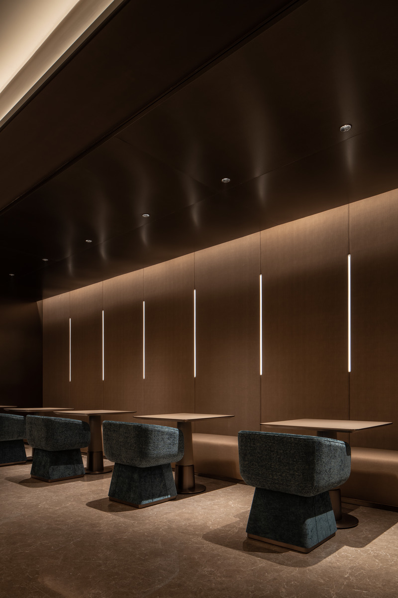 Press kit | 3531-07 - Press release | Crystal Orange Hotel Shanghai Pudong Lujiazui - Vermilion Zhou Design Group - Commercial Interior Design - Dining area  - Photo credit: Jian Quan Wu 