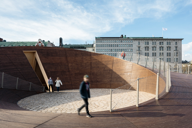 Press kit | 4064-01 - Press release | The Helsinki Biennial Pavilion Wins the Architecture MasterPrize 2022 - Verstas Architects - Urban Design - The Helsinki Biennial Pavilion, the yard and outdoor auditorium - Photo credit: Tuomas Uusheimo