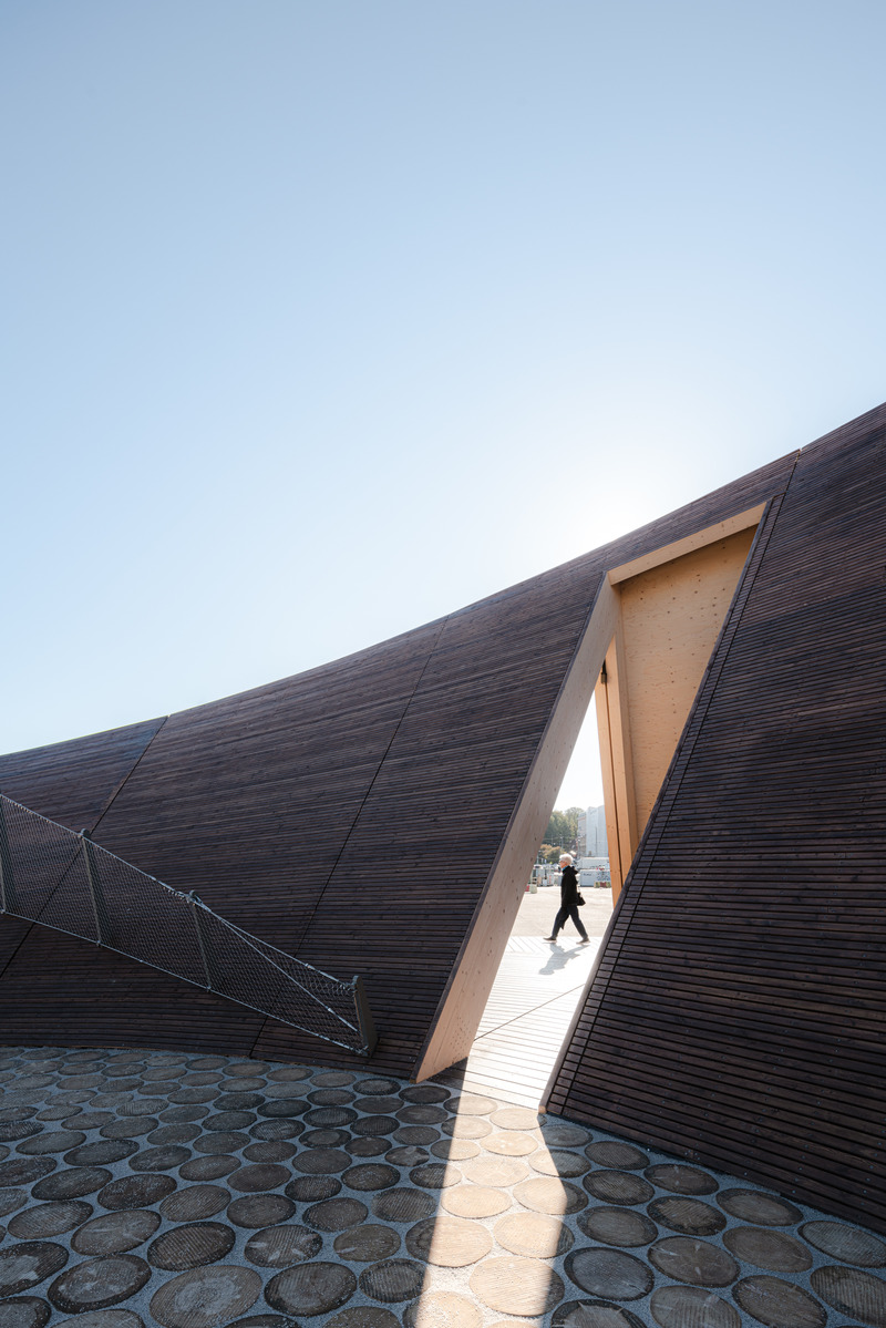 Press kit | 4064-01 - Press release | The Helsinki Biennial Pavilion Wins the Architecture MasterPrize 2022 - Verstas Architects - Urban Design - The Helsinki Biennial Pavilion, the yard - Photo credit: Pyry Kantonen