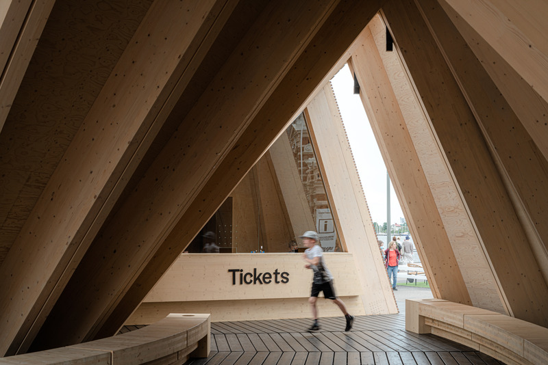 Press kit | 4064-01 - Press release | The Helsinki Biennial Pavilion Wins the Architecture MasterPrize 2022 - Verstas Architects - Urban Design - The Helsinki Biennial Pavilion, the ticket sales - Photo credit: Pyry Kantonen