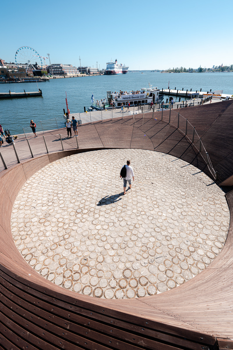 Press kit | 4064-01 - Press release | The Helsinki Biennial Pavilion Wins the Architecture MasterPrize 2022 - Verstas Architects - Urban Design - The Helsinki Biennial Pavilion, the yard - Photo credit: Pyry Kantonen