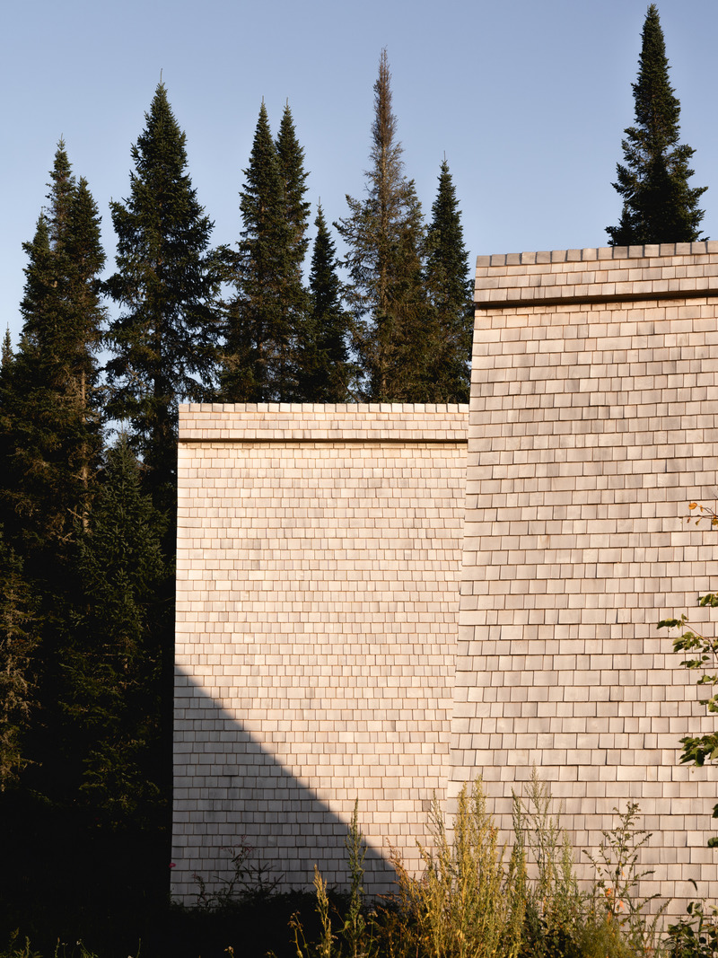Press kit | 1685-05 - Press release | Farouche Tremblant - Atelier L'Abri - Commercial Architecture - cabins - Photo credit: Raphaël Thibodeau