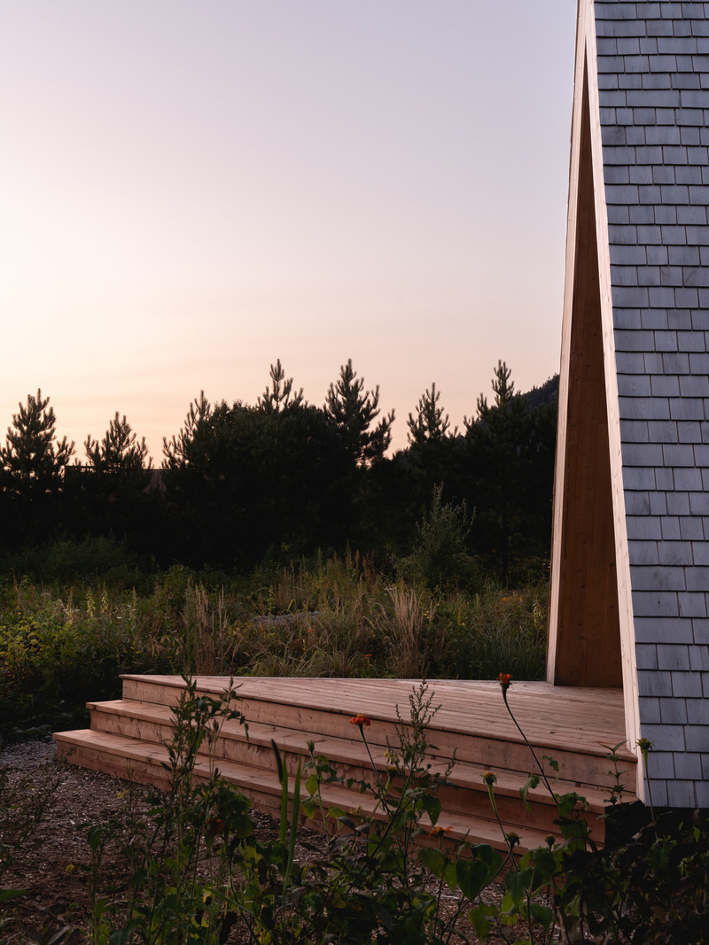 Press kit | 1685-05 - Press release | Farouche Tremblant - Atelier L'Abri - Commercial Architecture - cabin - Photo credit: Raphaël Thibodeau