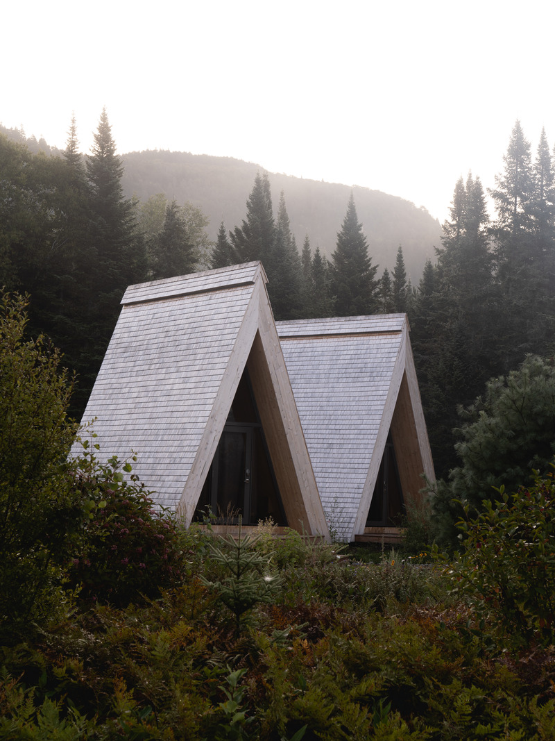 Press kit | 1685-05 - Press release | Farouche Tremblant - Atelier L'Abri - Commercial Architecture - cabins - Photo credit: Raphaël Thibodeau
