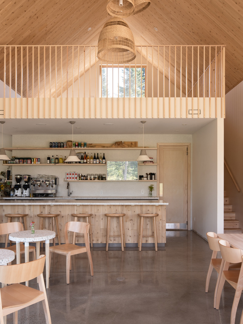Press kit | 1685-05 - Press release | Farouche Tremblant - Atelier L'Abri - Commercial Architecture - café-bar - Photo credit: Raphaël Thibodeau