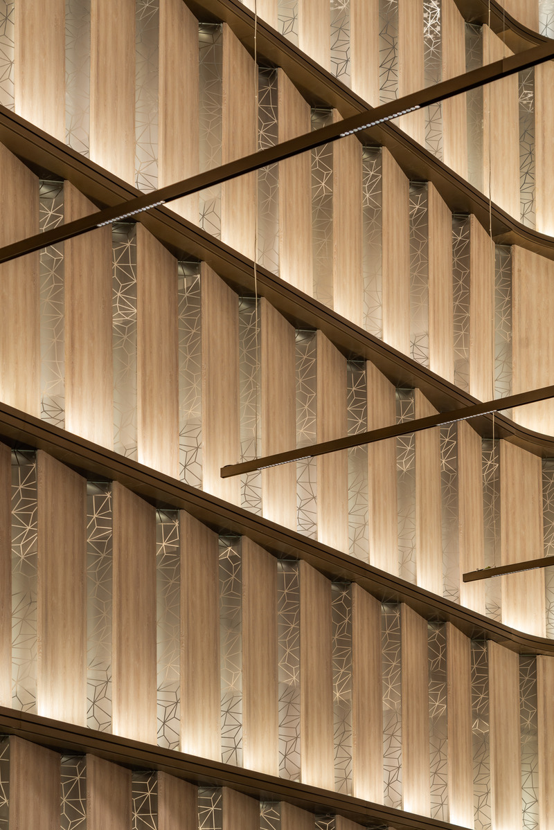 Press kit | 3531-07 - Press release | Crystal Orange Hotel Shanghai Pudong Lujiazui - Vermilion Zhou Design Group - Commercial Interior Design - The facade designed according to the acoustic calculation is both functional and decorative. - Photo credit: Jian Quan Wu 