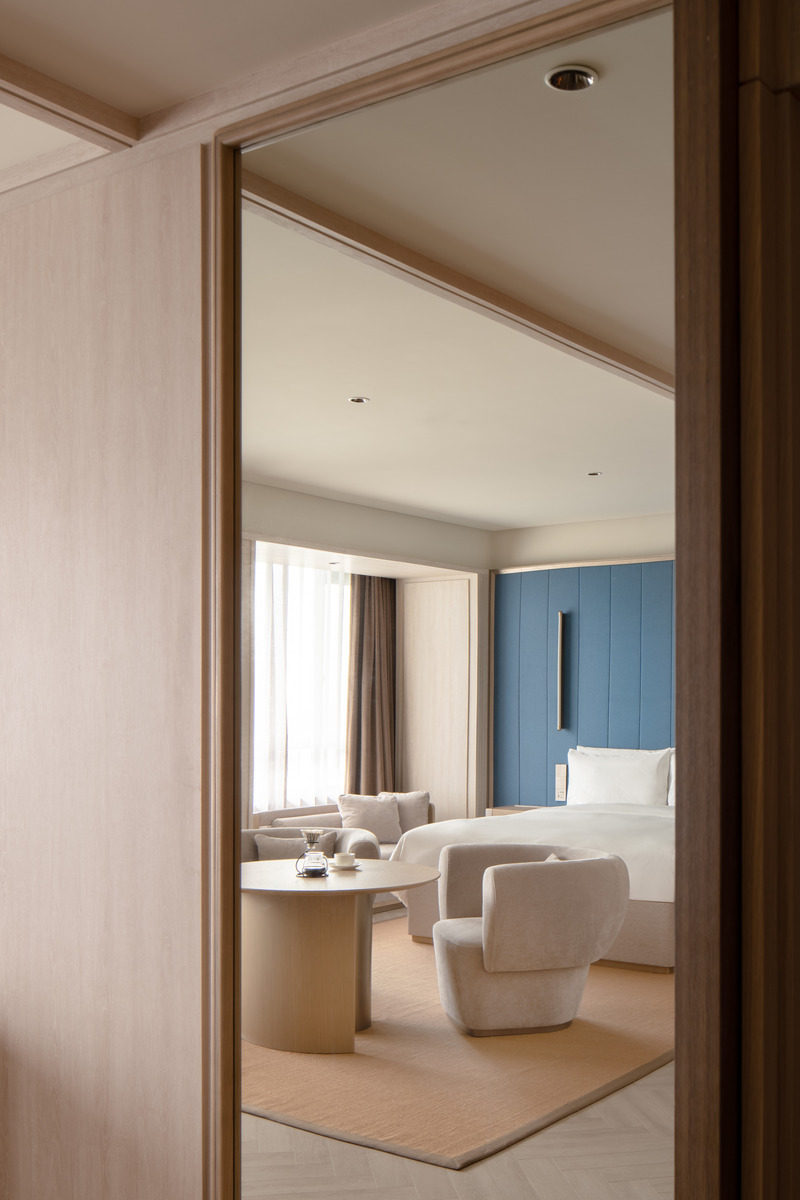 Press kit | 3531-07 - Press release | Crystal Orange Hotel Shanghai Pudong Lujiazui - Vermilion Zhou Design Group - Commercial Interior Design - Guest room  - Photo credit: Jian Quan Wu 