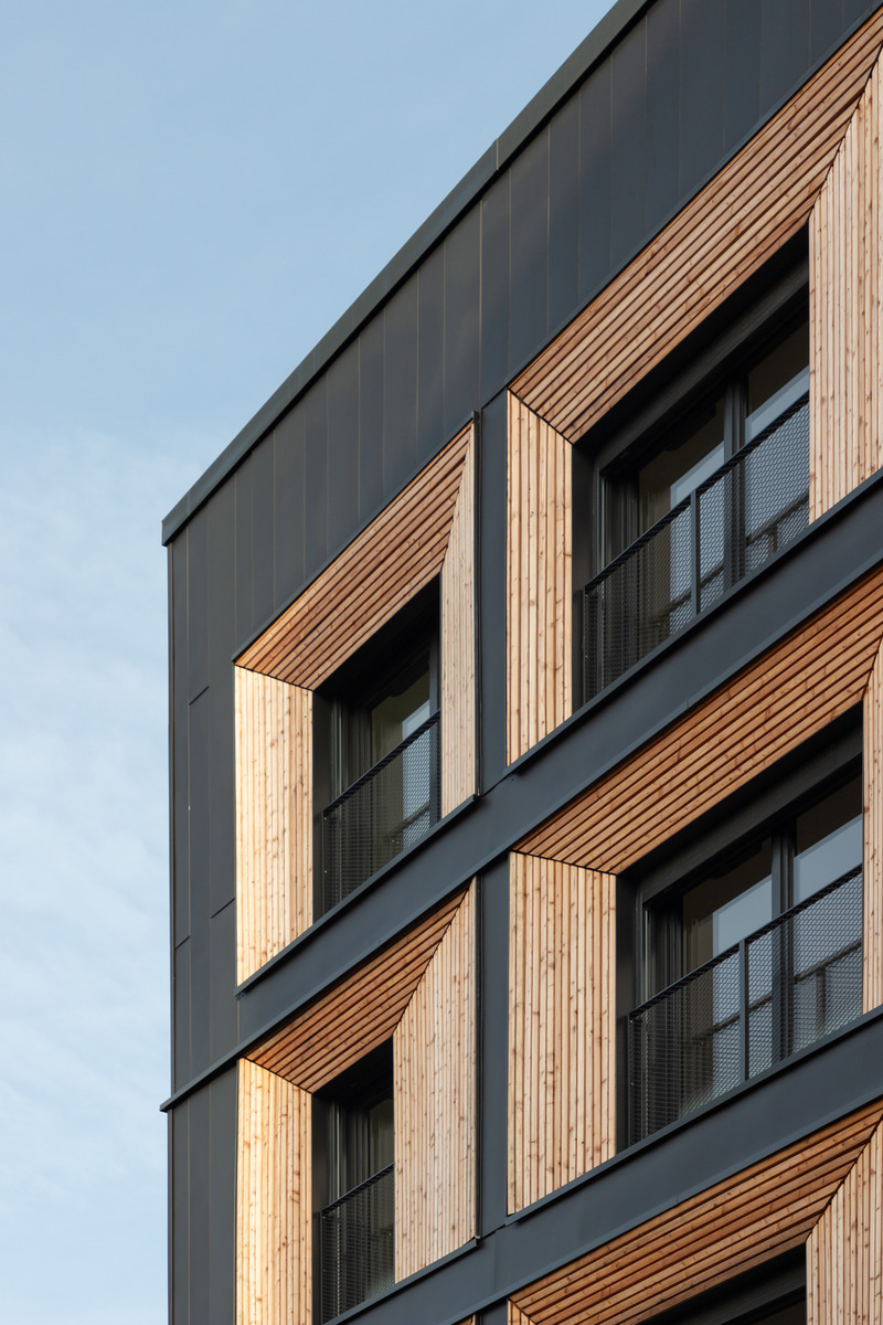 Dossier de presse | 1151-10 - Communiqué de presse | PietriArchitectes réhabilite  un bâtiment d’habitation  et construit une extension en  bois - PietriArchitectes - Architecture résidentielle - 36 Ferragus, Aubervilliers - Crédit photo : Hugo Hébrard